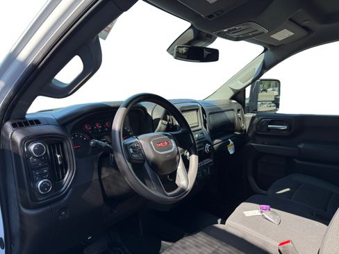 Used 2025 GMC Sierra 2500 Pro w/ 1SA Pro Safety Plus Package AWD/4WD image 9
