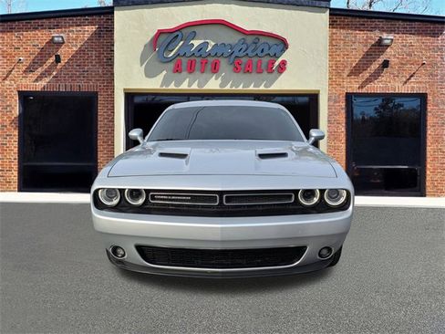 Used 2021 Dodge Challenger SXT w/ Driver Convenience Group image 5