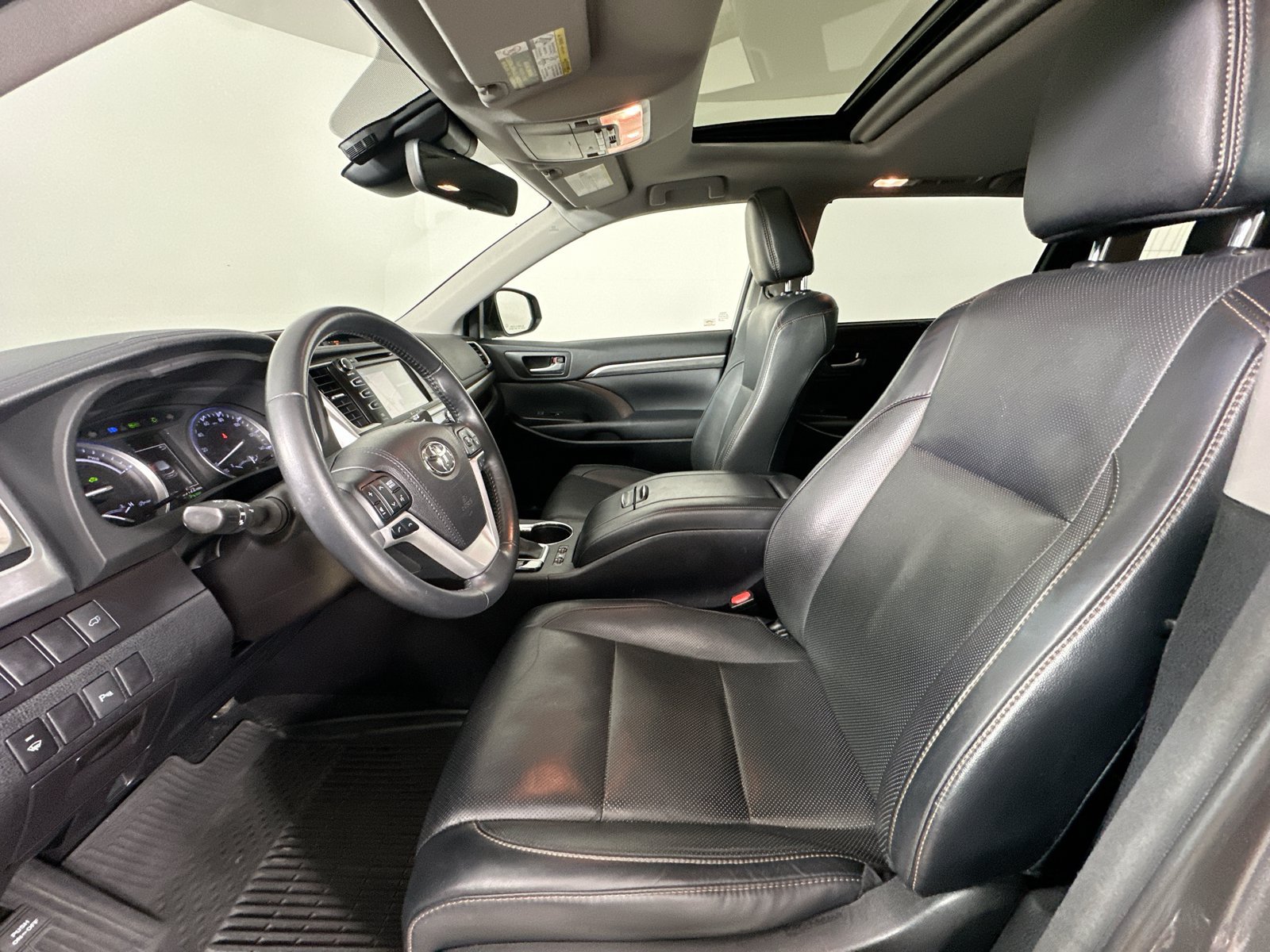 Used 2018 Toyota Highlander Limited AWD/4WD image 35
