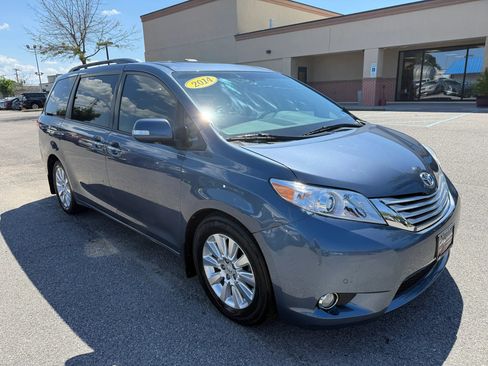 Used 2014 Toyota Sienna Limited w/ Limited Convenience Package FWD image 6
