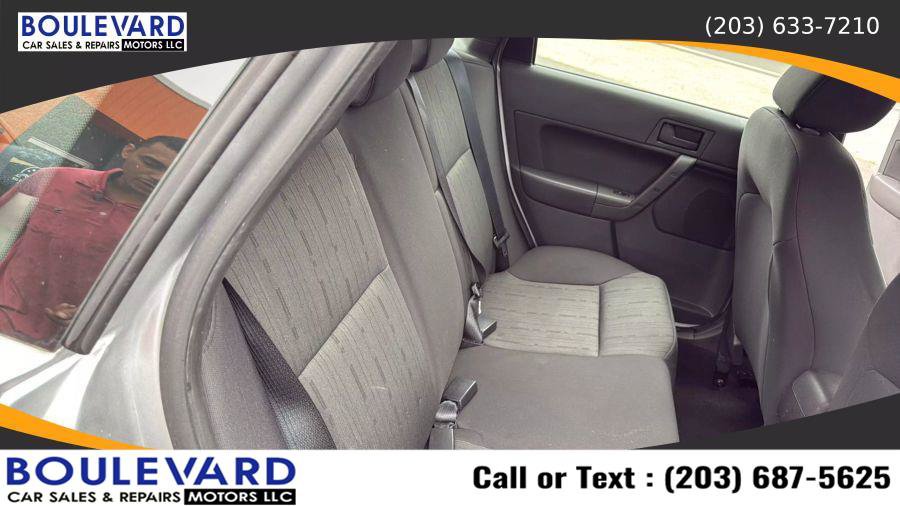 Used 2010 Ford Focus SE FWD image 30