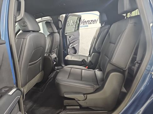 Used 2025 Chevrolet Traverse LT w/ Driver Confidence Package AWD/4WD image 19