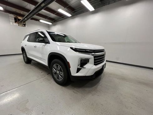 Certified 2026 Chevrolet Traverse LT AWD/4WD image 2