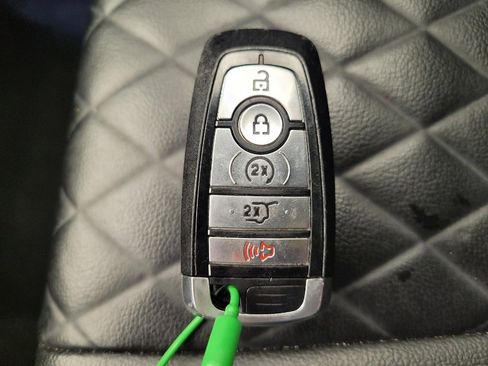 Used 2024 Ford Edge Titanium image 32