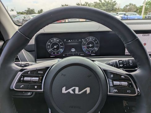 Certified 2024 Kia Seltos EX FWD image 33