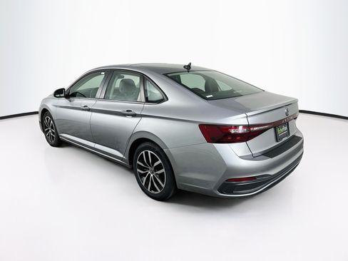 Used 2025 Volkswagen Jetta SE FWD image 5