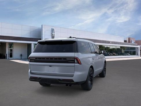 New 2025 Lincoln Navigator Reserve w/ Jet Appearance Package AWD/4WD image 8