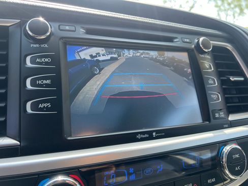 Used 2015 Toyota Highlander XLE FWD image 25