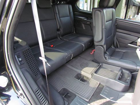 Used 2023 Toyota Sequoia Platinum AWD/4WD image 17