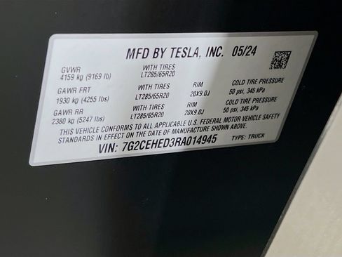 Used 2024 Tesla Cybertruck AWD Crew Cab image 32