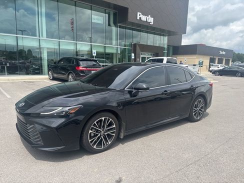 Used 2025 Toyota Camry XLE w/ Premium Plus Package FWD image 3