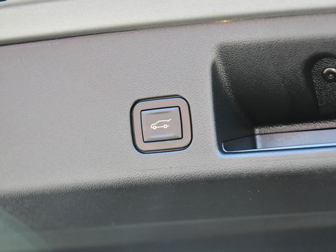 Used 2025 Chevrolet Equinox EV LT w/ Convenience Package FWD image 49