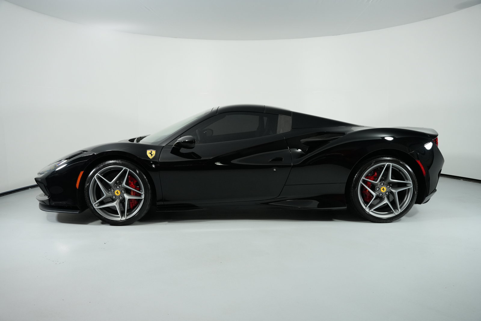 Used 2022 Ferrari F8 Spider RWD image 8