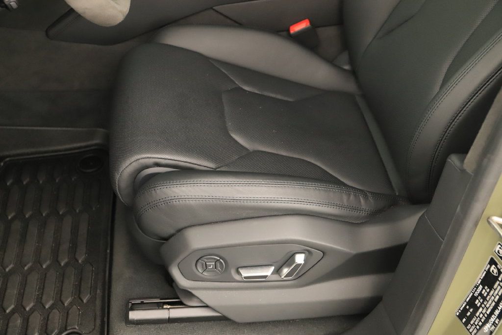 Used 2025 Lamborghini Urus SE AWD/4WD image 27
