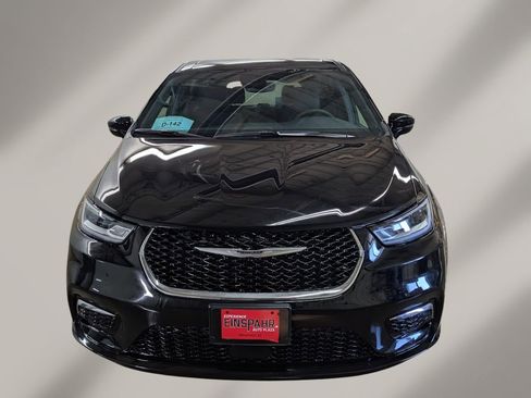 New 2026 Chrysler Pacifica Select image 2