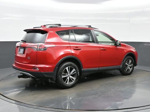 Used 2017 Toyota RAV4 XLE w/ Plus Special Value Package AWD/4WD image 6