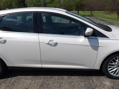 Used 2013 Ford Focus Titanium FWD image 32