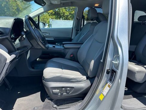 Used 2022 Toyota Sienna XLE FWD image 8