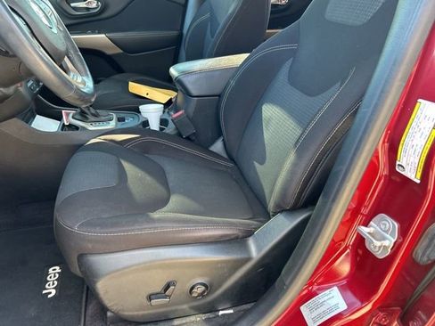 Used 2017 Jeep Cherokee Latitude w/ Safety/Convenience Group image 10