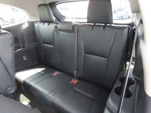 Used 2023 Toyota Highlander XLE FWD image 20