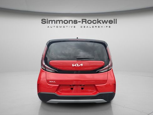 Used 2025 Kia Soul LX w/ LX Technology Package FWD image 4