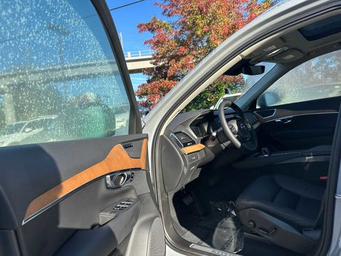 Used 2025 Volvo XC90 B5 Plus w/ Protection Package Premier image 21