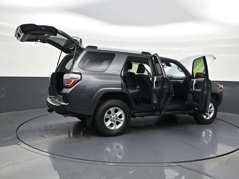 Used 2022 Toyota 4Runner SR5 RWD image 31