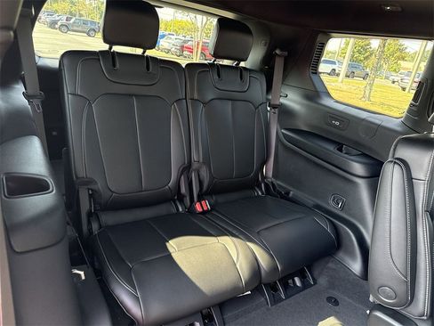 New 2025 Jeep Grand Cherokee L Limited w/ Luxury Tech Group II image 28