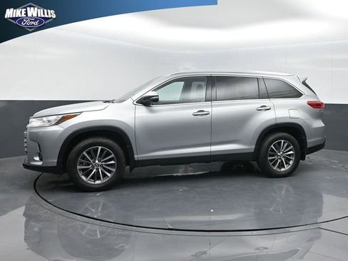 Used 2019 Toyota Highlander XLE image 4