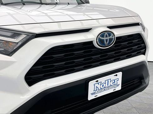 Used 2023 Toyota RAV4 LE AWD/4WD image 28