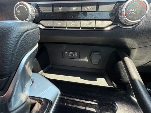Used 2024 Nissan Altima 2.5 SV FWD image 37