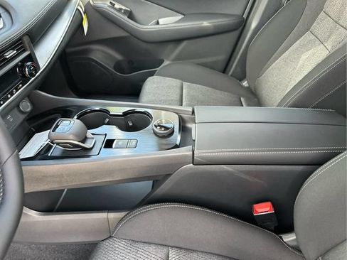 Certified 2025 Nissan Rogue SV AWD/4WD image 17