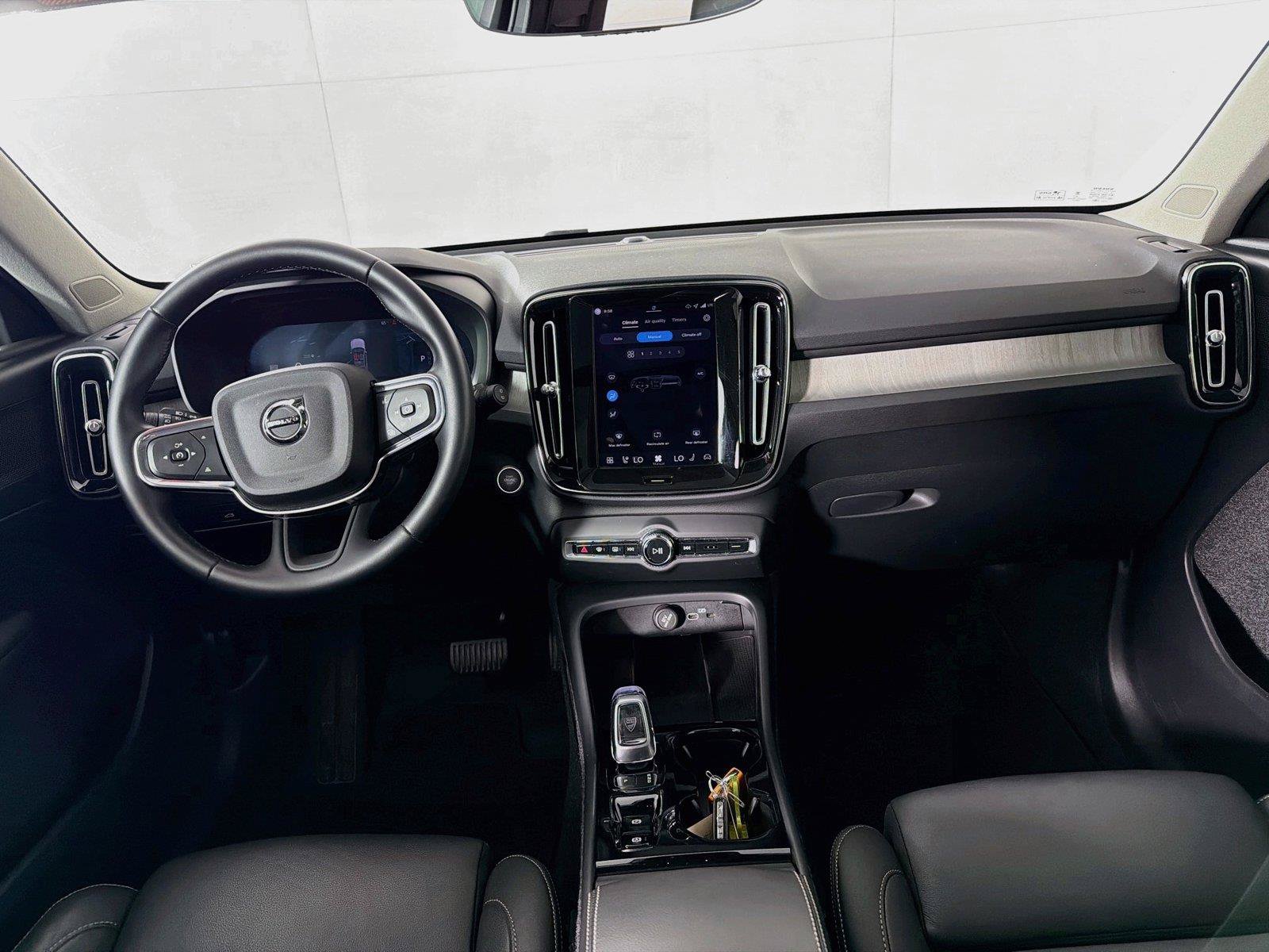 Used 2026 Volvo XC40 B5 Plus AWD/4WD image 27