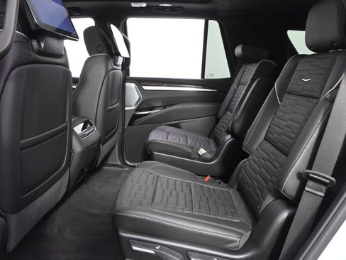 New 2026 Cadillac Escalade Platinum Sport w/ LPO, ONYX Package AWD/4WD image 22