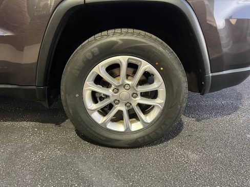 Used 2021 Jeep Grand Cherokee Laredo image 8