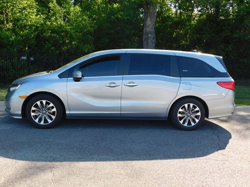 Used 2021 Honda Odyssey EX-L image 2