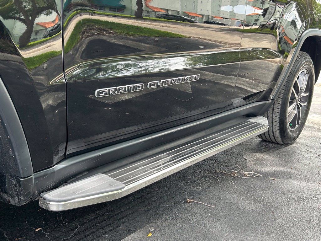Certified 2019 Jeep Grand Cherokee Laredo w/ Laredo X Package RWD image 31