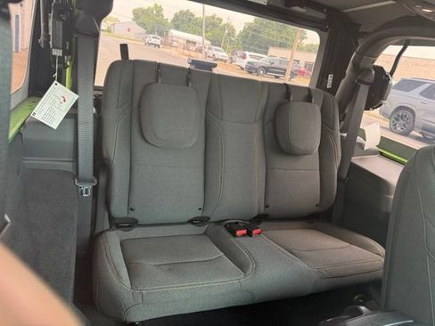 Used 2025 Jeep Wrangler Sport AWD/4WD image 15