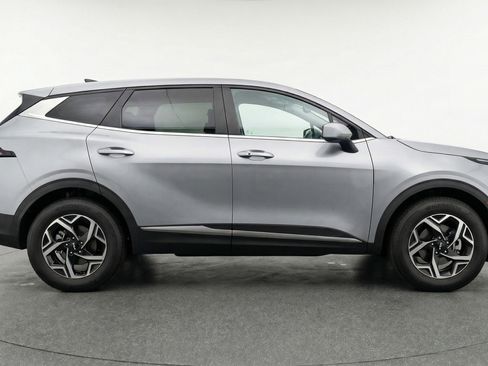 Used 2025 Kia Sportage LX FWD image 11