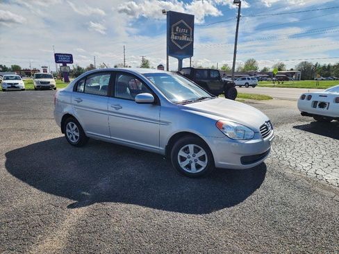 Used 2011 Hyundai Accent GLS image 2