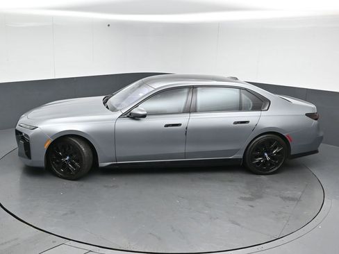 Used 2023 BMW i7 xDrive60 image 26