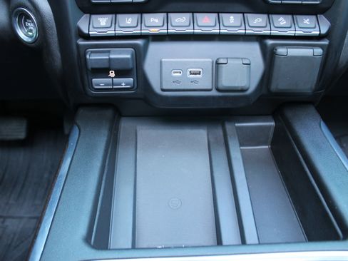 Used 2023 GMC Sierra 2500 Denali w/ Denali Black Diamond Edition image 29