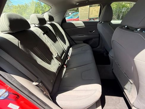 Used 2022 Hyundai Elantra SEL w/ Convenience + Premium Package FWD image 31