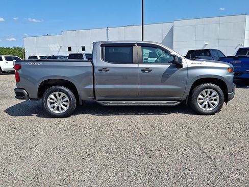 Used 2020 Chevrolet Silverado 1500 Custom w/ Custom Value Package AWD/4WD image 10