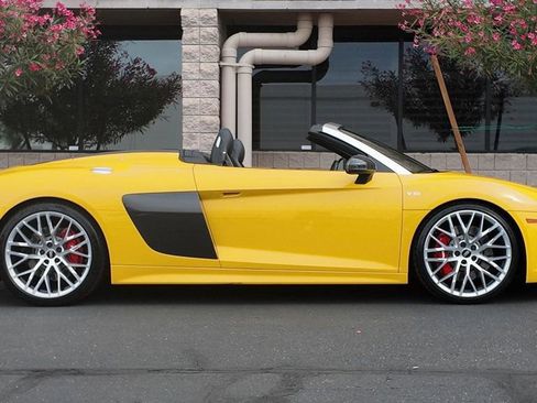 Used 2017 Audi R8 V10 w/ Carbon Exterior Package image 15