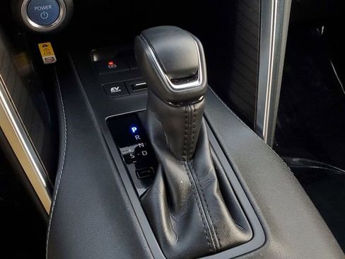 Used 2021 Toyota Venza XLE image 35