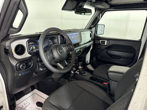 Certified 2024 Jeep Wrangler Unlimited AWD/4WD image 17