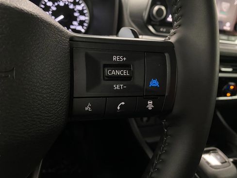 Certified 2025 Nissan Rogue SV image 17
