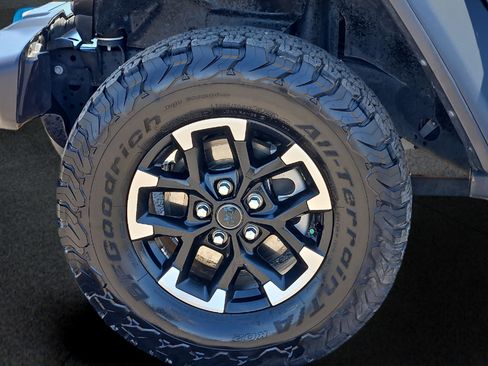 Used 2025 Jeep Wrangler Unlimited Rubicon 4xe w/ Safety Group AWD/4WD image 8