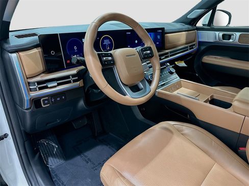 Used 2024 Hyundai Santa Fe Limited image 9